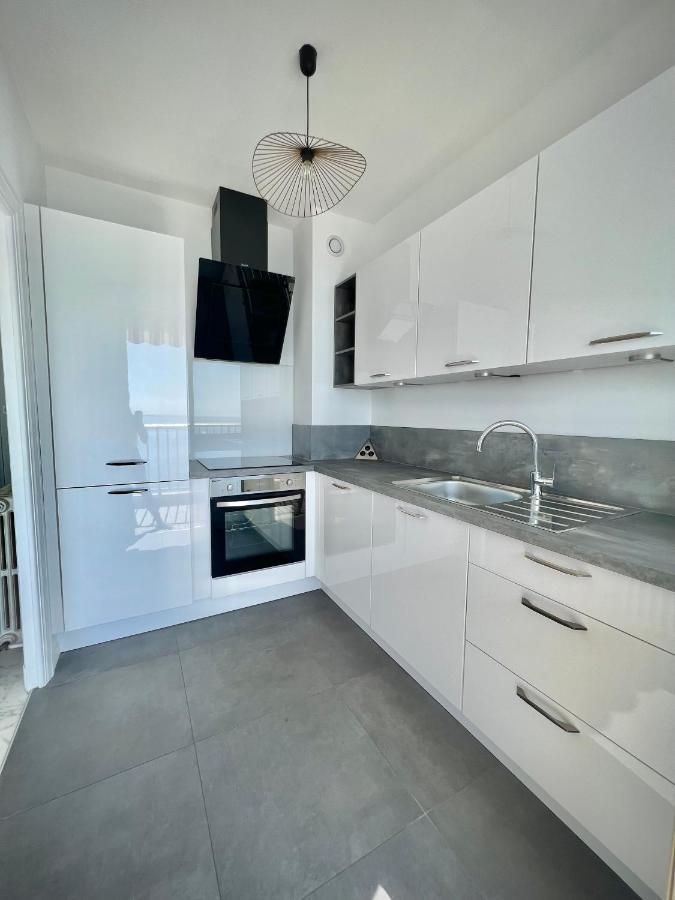 Seaviews By Jenni Menton, La Suite, Superbe Front De Mer, Top Emplacement Avec Terrasse Et Parking! Exterior photo