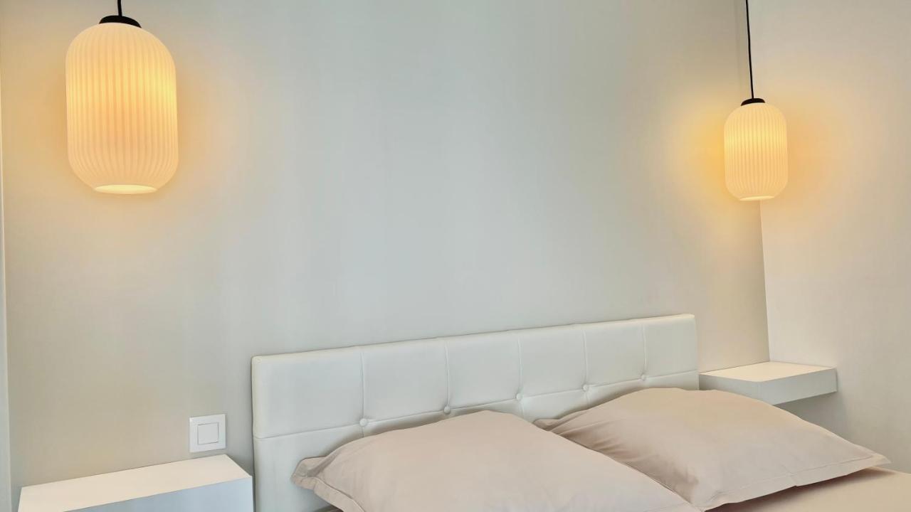 Seaviews By Jenni Menton, La Suite, Superbe Front De Mer, Top Emplacement Avec Terrasse Et Parking! Exterior photo