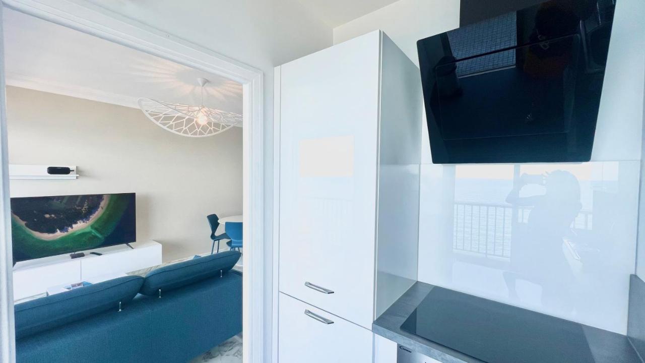 Seaviews By Jenni Menton, La Suite, Superbe Front De Mer, Top Emplacement Avec Terrasse Et Parking! Exterior photo